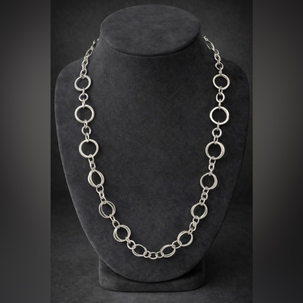 Premier Designs Silver EUGENIA 30" necklace. EUC. #102